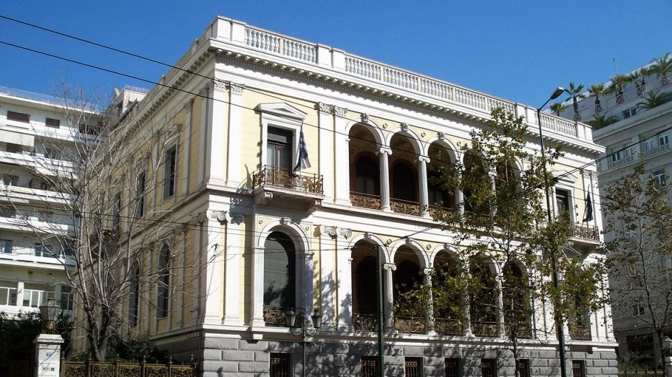 Φάρσα το τηλεφώνημα για βόμβα στην Πανεπιστημίου -Άνοιξε ο δρόμος